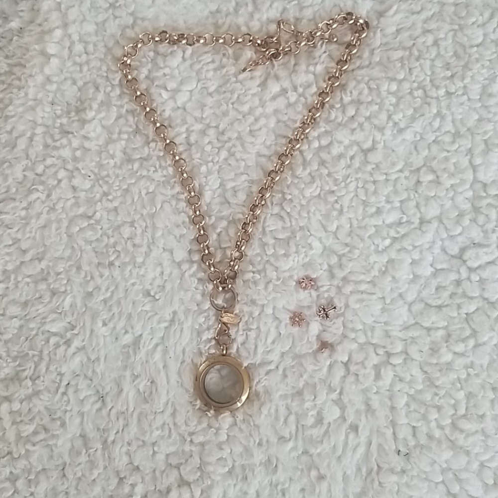 Origami owl rose gold necklace with charms